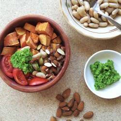 themilkywhiteway:  Cannellini beans, plain roasted sweet potato, freshly made pesto, a homegrown tomato and some roasted almonds 