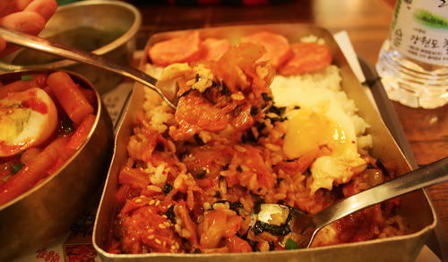 떡볶이 ddukbokki & 도시락 비빔밥 lunchbox bibimbab @ 별다방미스리 in Seoul, South Korea