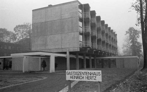 germanpostwarmodern:Dormitory for Guest Lecturers “Heinrich Hertz” (1966) in Karlsr