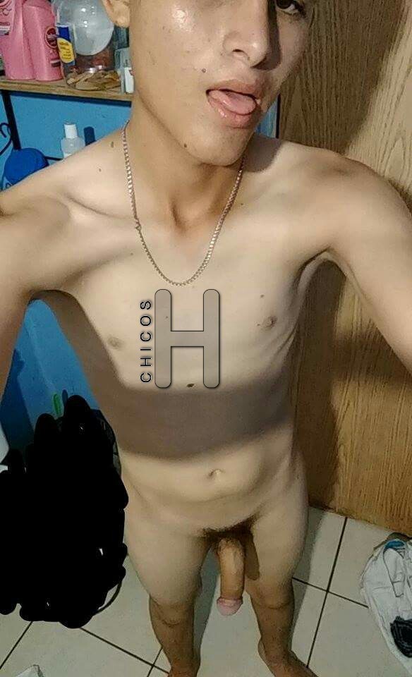 lavidacorta:  andycollado:  monitaflores:  quemazonespeta:   chicoshornys: Norberto,18