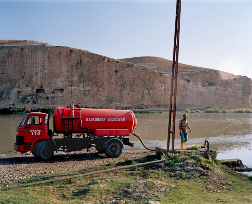 Gold Rivers: Mathias Depardon (Hasankeyf, Turkey)via instituteartists: The village of Hasankeyf