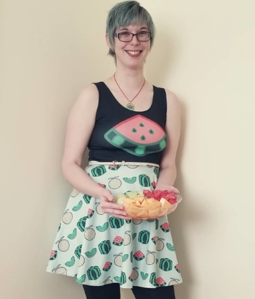 When you have a bowl of fruit, use it as a prop! This melon design was inspired by artisanal melons 