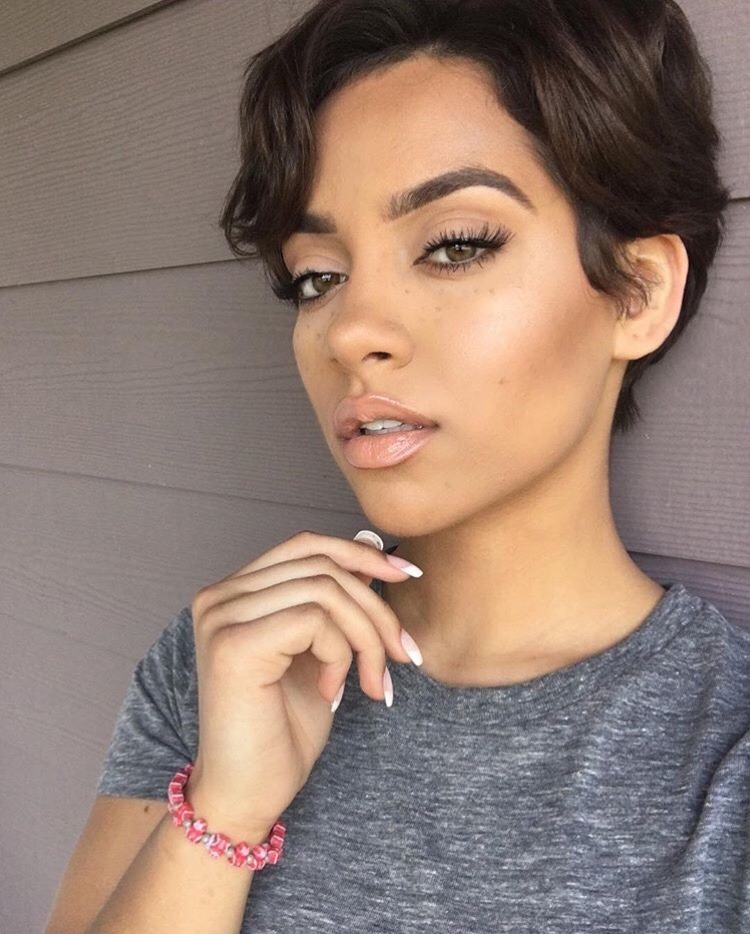 bombshellssonly:  @mua_myesha