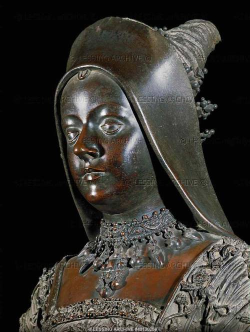 Innsbruck statues from the 1510s;Marie of Burgundy, Holy Roman Empress, 1513-16Archduchess Cymburgis