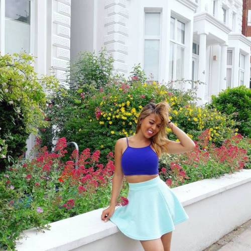 bombyshell: Blooming like the flowers  my tumblr