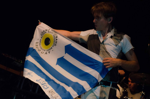 franzyfrenzy:  Franz Ferdinand in Trastienda Club, Montevideo, Uruguay 24.09.14 by xramoooooona on Flickr  FRANZ FERDINAND <3 °u°