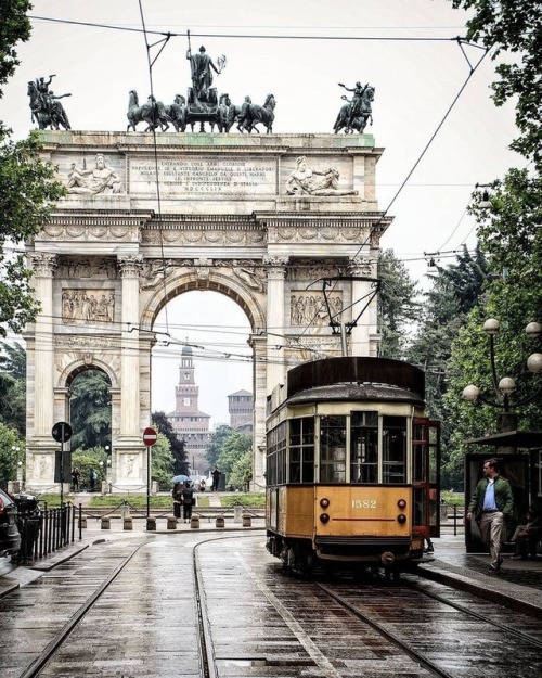 avidlondoner:Milan, Italy  rtodd64.tumblr.com/post/167987327378/avidlondoner-milan-italy