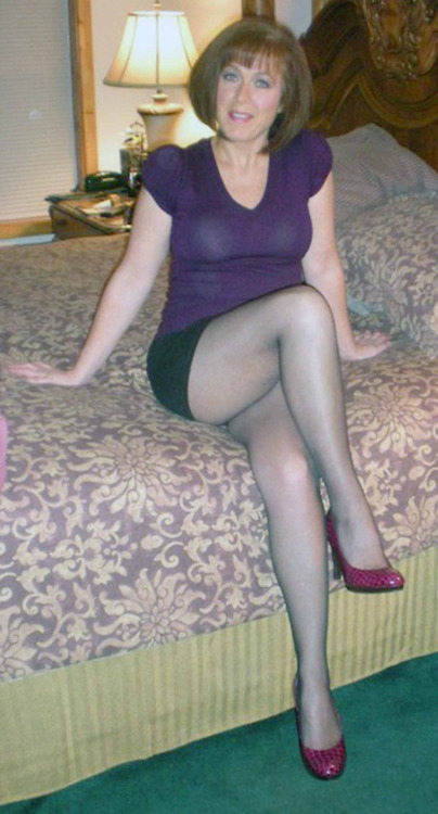 hosiery4me: Mmmm wish i could find a mature like this Fucking beautiful woman