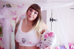 hellogirlcat: Hello kitties 😺💗 Wearing The Hello GirlCat Bralette from @myangelicfever 💕 You can buy it here 💕 See more on my Patreon  