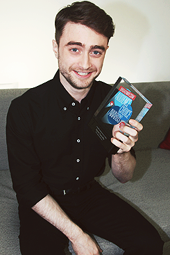 isaidnopeeking:  Daniel Radcliffe wins ‘Favorite Leading Actor in a Play’ Award | 2014 Broadway.com Audience Choice Awards 