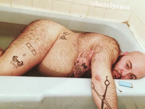 bearlycare:  I used my first lush bath bomb, and sloshed around while puffing on a j. 👑