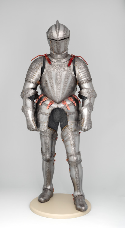 lionofchaeronea: Italian armor for the field and jousting. Maker unknown; ca. 1570. Now in the Metro