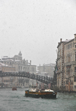 jane-ta:  Fade Out | Venice, Italy The weather