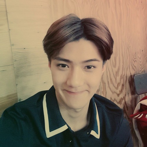 fy-exo: 150412 real__pcy:  오세훈!!!!!!!! 임뫄!!!! 생일축하한다임뫄!!!!!!말좀잘듣자임뫄!!!!! 사랑해❤#이사진은 #셀카는이렇게찍는거라며 #내핸드