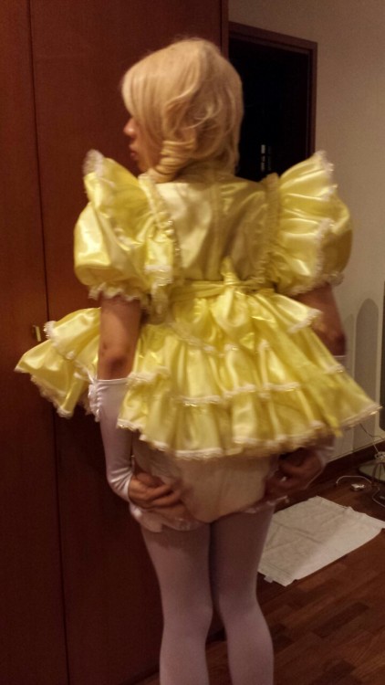 Thickly Diapered Sissy Maid Tumbex