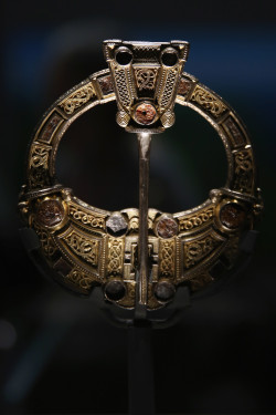 coolartefact:  Celtic Hunterston Brooch,