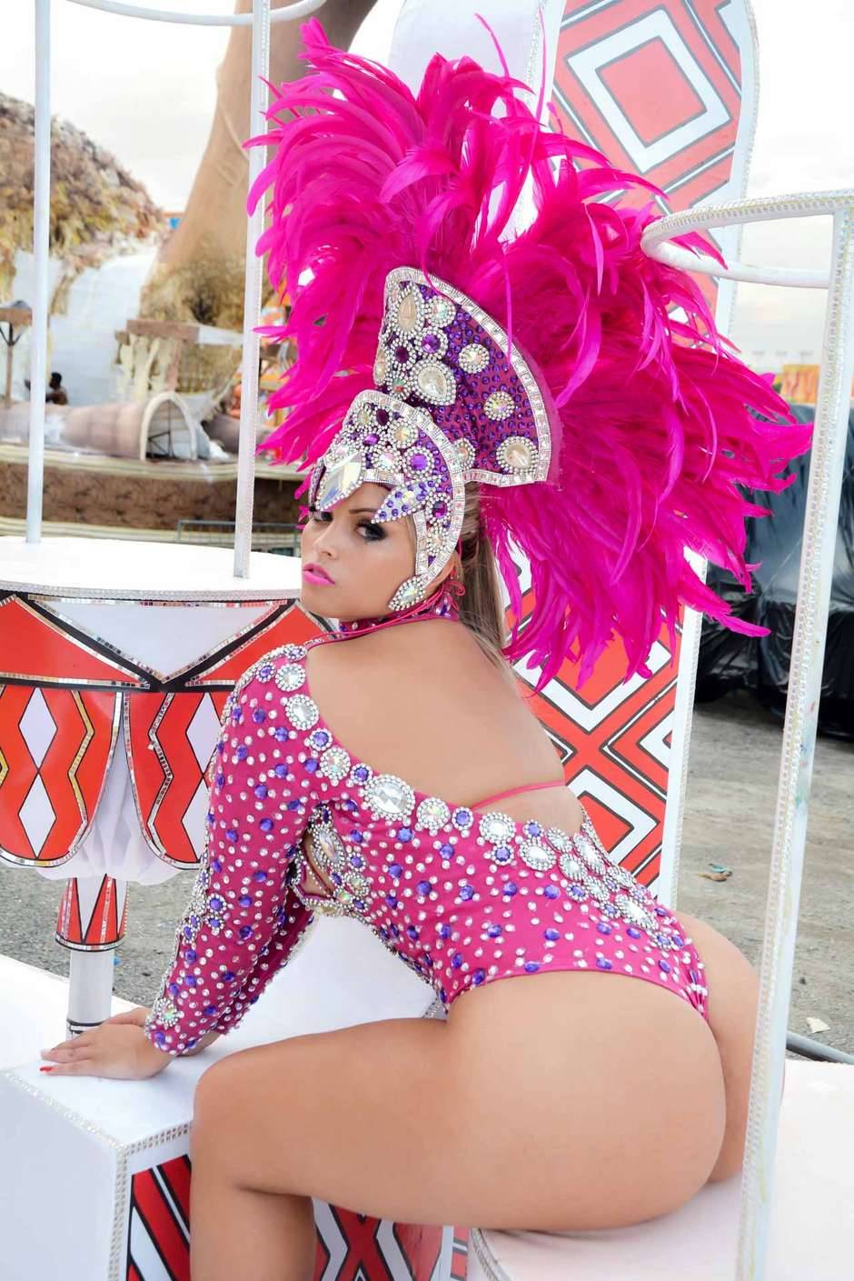 bumbumpaticubumdocarnaval:  MARCELLE MARTINS  a Diva da Leandro de Itaquera   e