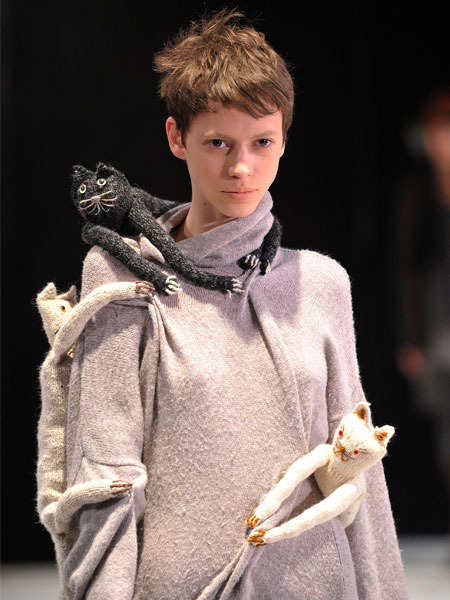 auntbutch:bananapeppers:Miguel Adrover fall–winter 2012 ready-to-wear@auntbutch thoughts?my thoughts