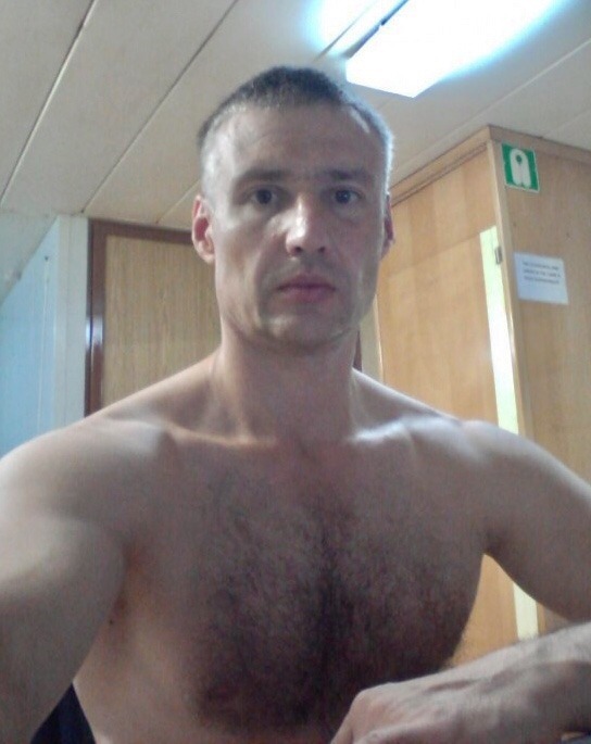 russianstr8guys:  Sexy Daddy from Russia Ахуенный мужик из Екатеринбурга