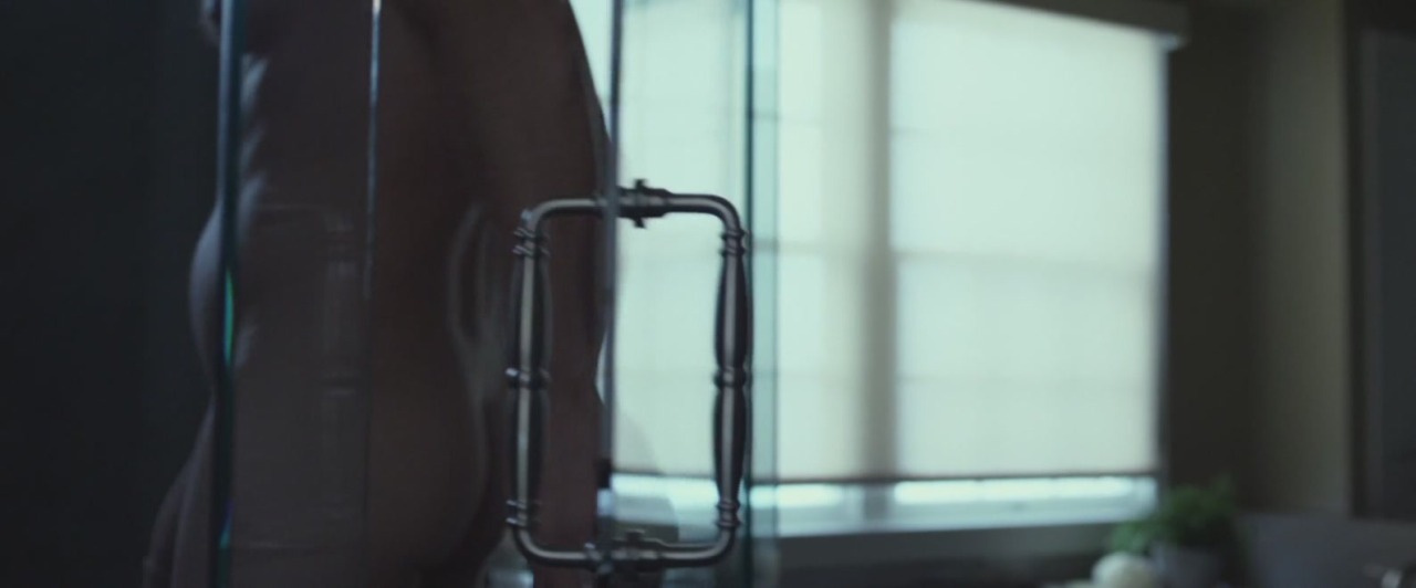 icantbelievehesnaked:  Ben Affleck gives us a glimpse of his cock in Gone Girl…