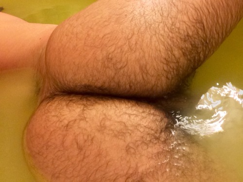 chalkycandy:  if this were a video game, I’d be taking damage from this water  bath bombs are weird