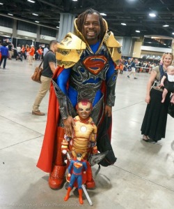 popcultureuncovered:Right at the end of the day just before i was about to take this costume off, his mom runs up and asks if she can take my picture.  He saw us during the shoot and said he wanted Superman’s picture.  He didnt want the other ones,