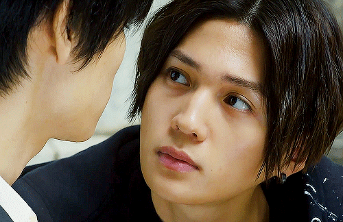 lengxi:

kiyoi looking hira in the eye vs. secretly glancing at him #utsukushii kare #my beautiful man  #im losing it