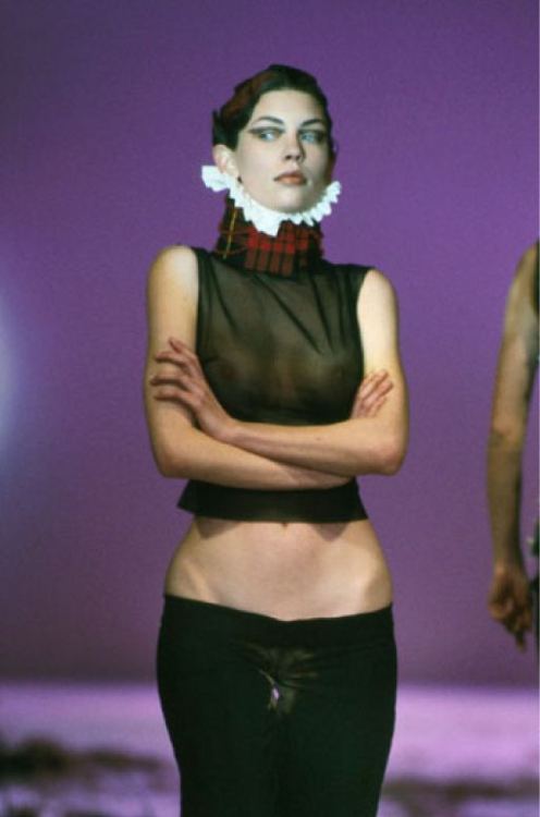 frnkhnrqz: alexander mcqueen fw 1995  “highland rape”