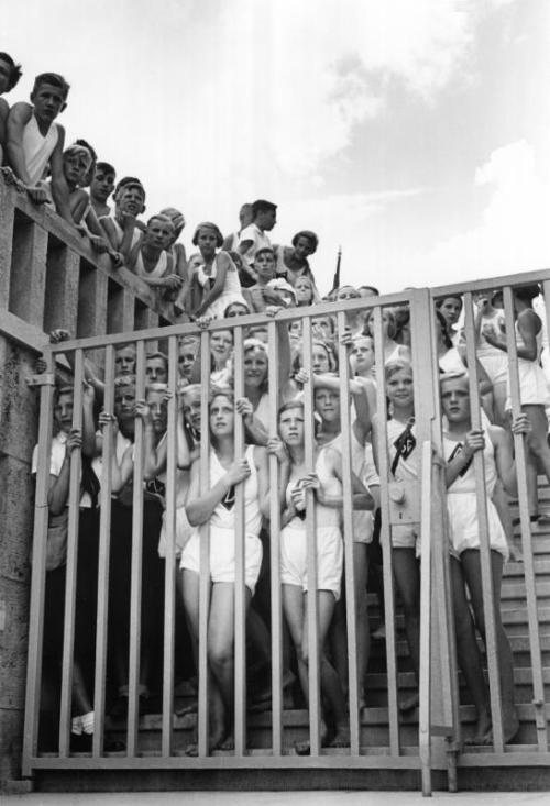 realityayslum: Carla Maria Casagrande Spectators, 1936 (Olympic Games in Berlin)