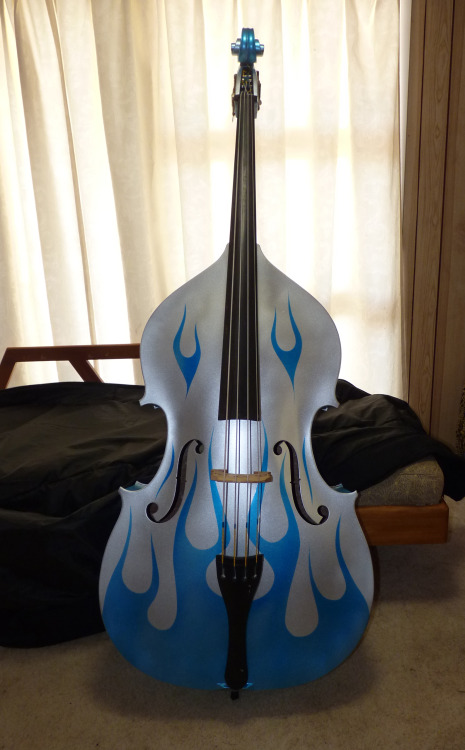 backtobass:  Introducing ‘Fancy Pants’, the ¾ Salieri rockabilly bass. Many thanks to Matthew Ward for passing her on to me :)  I love her already.  First thing I played on her?  The riff from “Smoke On The Water” LMAO. 