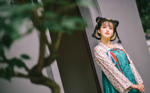 Traditional Chinese hanfu by 朝露之城