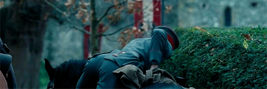 christhepine:How to mount a horse, a guide by Chris Pine
