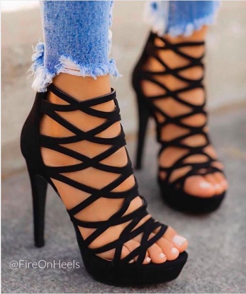 fire-on-heels: Hot or Not #FridayNight bit.ly/2rP0eyc
