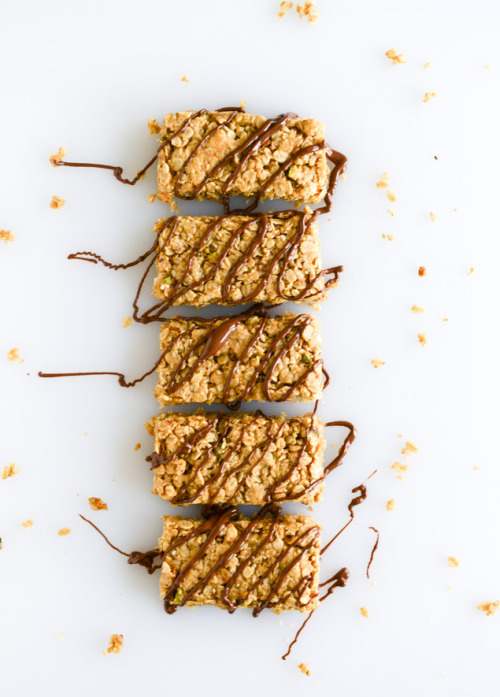 Chewy Pistachio Granola Bars Ingredients:  4 cups rolled oats 1 cup whole wheat pastry flour ½