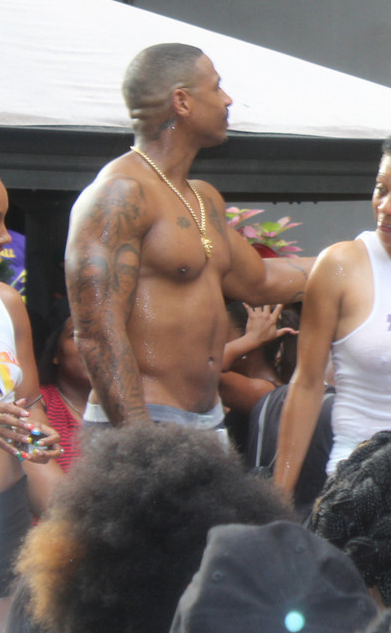 hellyeahehitfromtheback:  creamgetdamoney:  Stevie J http://creamgetdamoney.tumblr.com/  Yes