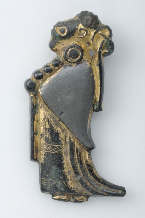 loki-freyjason:A gilded silverpendant (Viking, Sweden?)  It may represent Frigg, the wife of Odinand