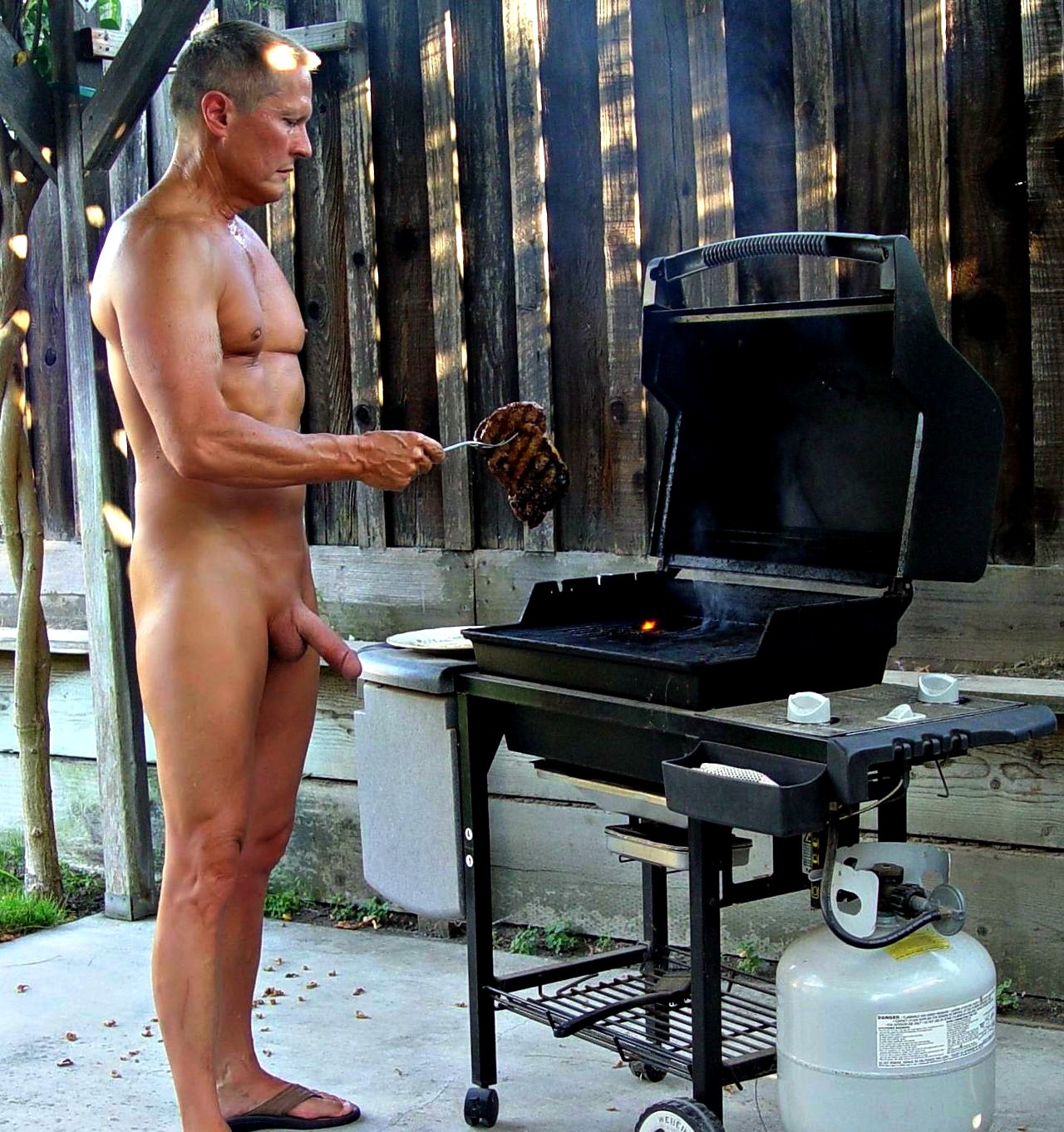 jstochom:  A man that can cook » 