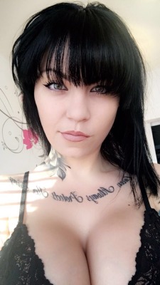 tesaosemrazao:  nuffsed69:  Titty Tuesday 10 😗 - Sexy Haley B 😘  I liked her