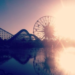 meganpicturetaker:  Topping off my week with some Disneyland before the show. #greatday 