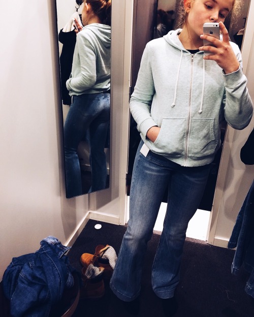 zaraandersson:  tryin’ ‘em flared jeans
