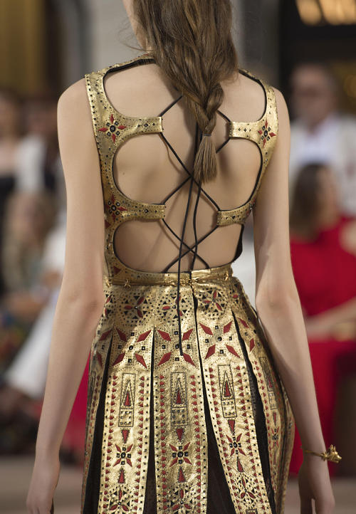 midvintr:  Valentino’s Mirabilia Romae Haute Couture Show Fall 2015 