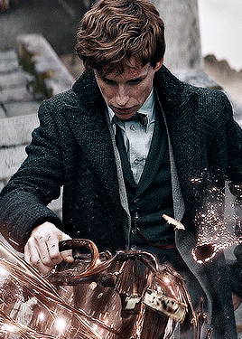 EDDIE REDMAYNE As NEWT SCAMANDER FANTASTIC BEASTS: THE SECRETS OF DUMBLEDORE 2022 | Dir. David Yates