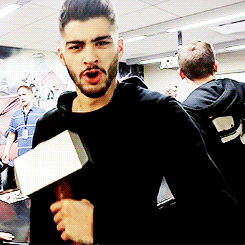 zaynova-deactivated20151218:  Zayn visiting the Marvel Comics Office   ❤️