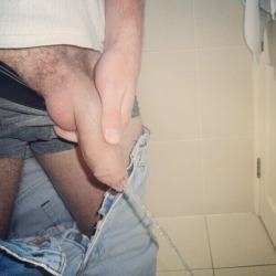 feelmeontheinside:  Gently stroking my shaved balls while I piss. Mmmmm…. 