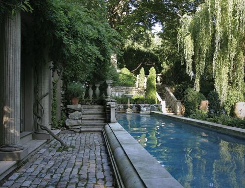 ankhora:
“Connecticut garden belonging to garden designer and antique dealer Michael Trapp.
”