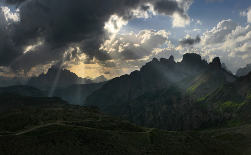trueoldsorcerer:  by Moro 