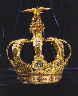 treasures-and-beauty:   Portuguese Crown