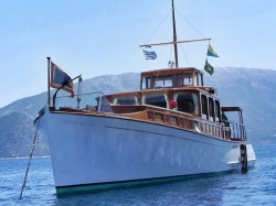 spf2018:  #elbaisland #tuscany #portoferraio # fast commuter #mohican # 1929 #classicboat #woodenboat #luxuryyacht #esaomshipyard… 