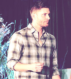 electricmonk333:  Jensen being adorkable as usual: Dallas Con 2013 