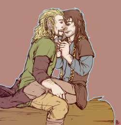 foxesonstilts:   Kili braiding Fili’s beard?